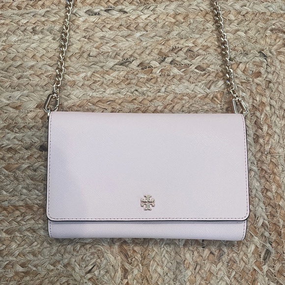TORY BURCH *USED ONCE* Emerson Chain wallet crossbody in pink & gold hardware - Picture 1 of 12